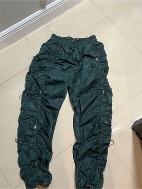 Mainere de voir Dark Green Cargo Ruched Track Pants size medium